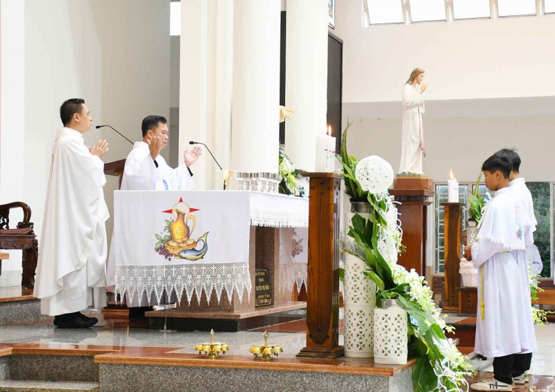 Giáo xứ Vinh Hương: Lễ Đức Mẹ Lên Trời - 2026