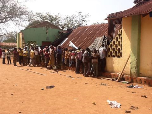 Nhà thờ Thánh Robert ở Adamgbe bị sập khiến ít nhất 22 người thiệt mạng. Ảnh: olufamous.blogspot.com