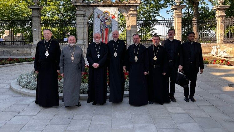 Đức Tổng Giám mục Gallagher bắt đầu chuyến thăm ba ngày đến Ucraina