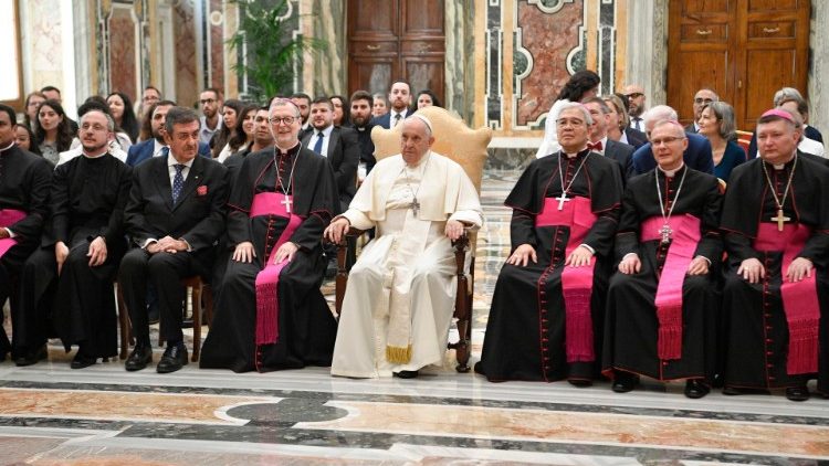 ĐTC Phanxicô và các tham dự viên Khóa họp của các tổ chức giúp Giáo Hội Đông Phương (ROACO) (22/6/2023)  (Vatican Media)