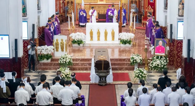 Nghi thức tẫn liệm và Thánh lễ đưa chân Đức Giám mục Lô-ren-sô Chu Văn Minh