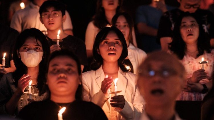 Tín hữu Indonesia tham dự lễ Vọng Phục Sinh