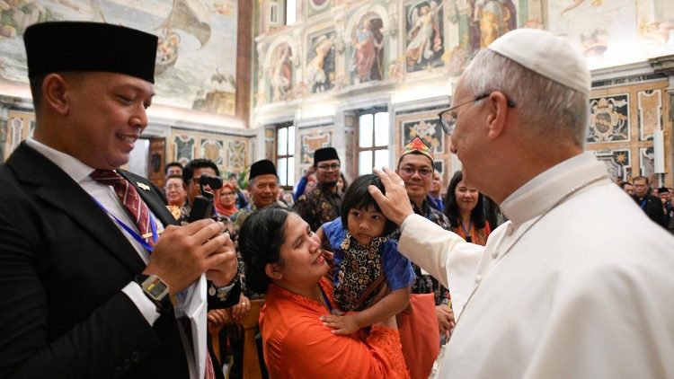 Đức Thánh Cha Lêô gặp cộng đoàn Indonesia ở Roma