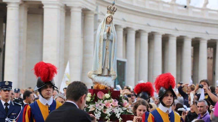 Tượng Đức Mẹ Fatima bản gốc được rước đến Vatican nhân dịp Năm Thánh Linh đạo Thánh Mẫu