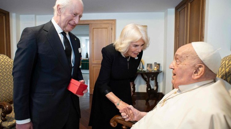 Đức Giáo hoàng Phanxicô tiếp đón Vua Charles III và Nữ hoàng Camilla tại Vatican ngày 09.04.2025
