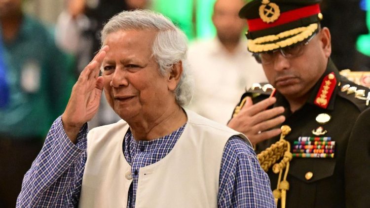 Ông Muhammad Yunus - người đoạt giải Nobel Hòa bình 2006 - lãnh đạo Chính phủ lâm thời mới tại Bangladesh.