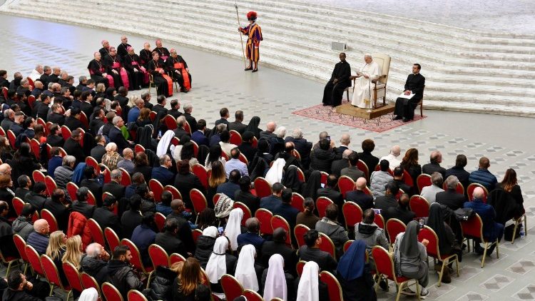 ĐTC Lêô XIV tiếp các tham dự viên Hội nghị do Bộ Phong Thánh tổ chức