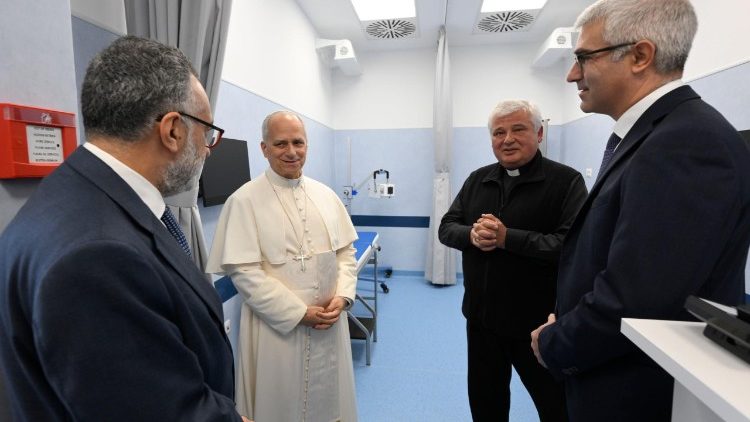 Đức Thánh Cha Lêô XIV ghé thăm Phòng khám Thánh Martino, Vatican, ngày 14.11.2025.