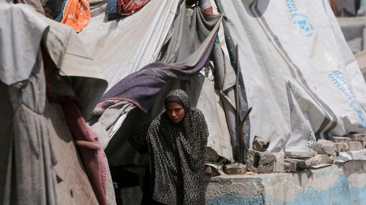 Những người Palestine phải di tản và cư trú tại trường học của Cơ quan Cứu trợ và Hoạt động của Liên Hiệp Quốc cho Người tị nạn Palestine