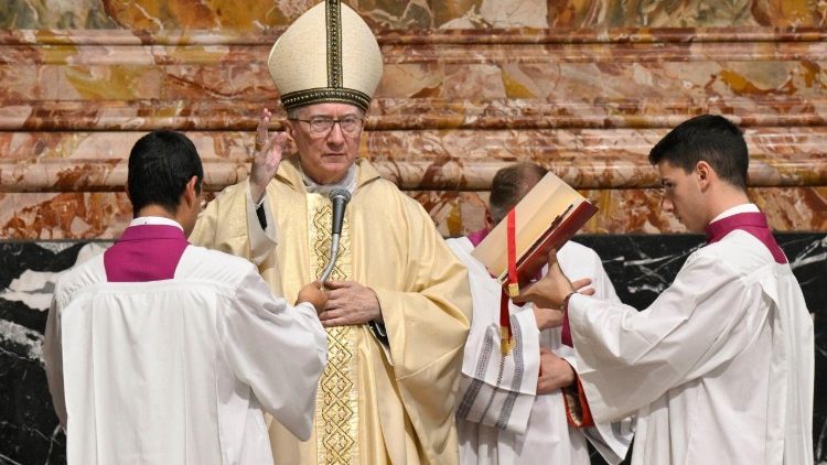 ĐHY Parolin chủ sự Thánh lễ nhân dịp hành hương Năm Thánh của các cộng tác viên trong các phái bộ ngoại giao Tòa Thánh