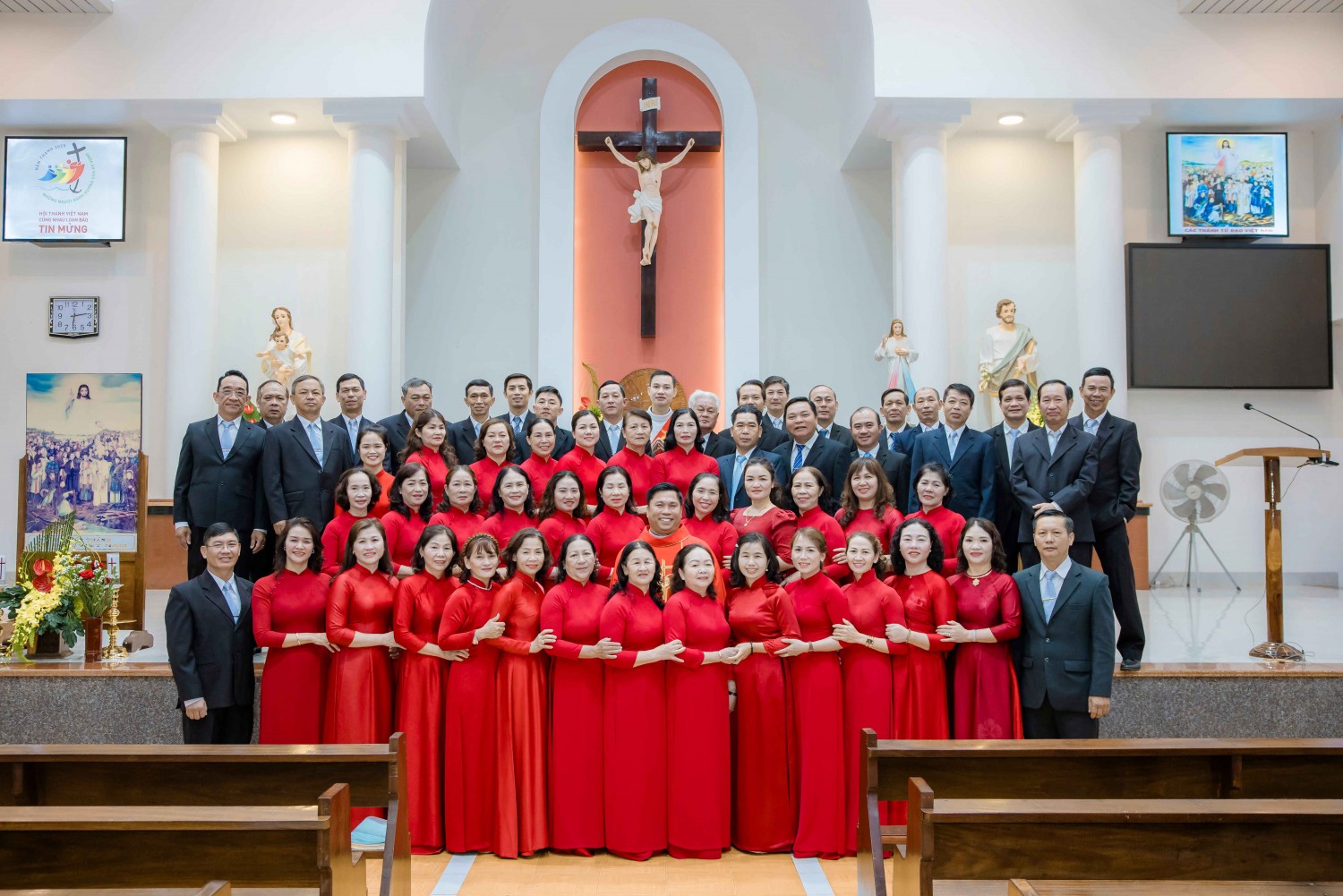 Ca đoàn CTTĐ/VN Vinh Hương mừng 50 năm thành lập