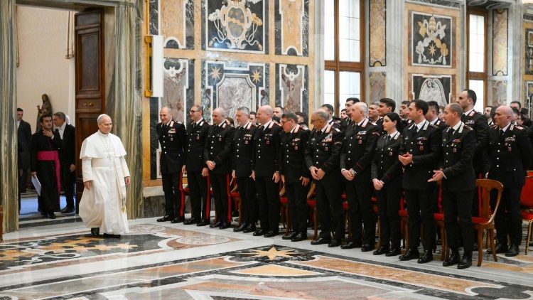ĐTC Lêô XIV gặp lực lượng quân cảnh (Carabinieri) của tỉnh Roma