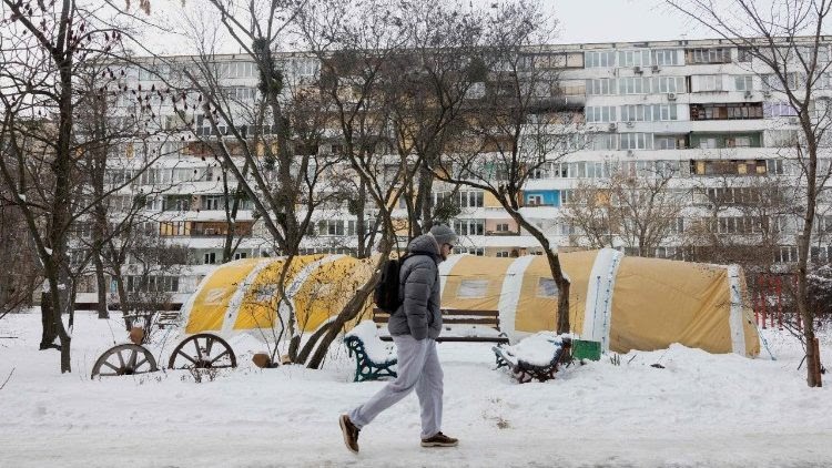 Những lều cứu trợ khẩn cấp dành cho những người nhà cửa không còn hệ thống sưởi