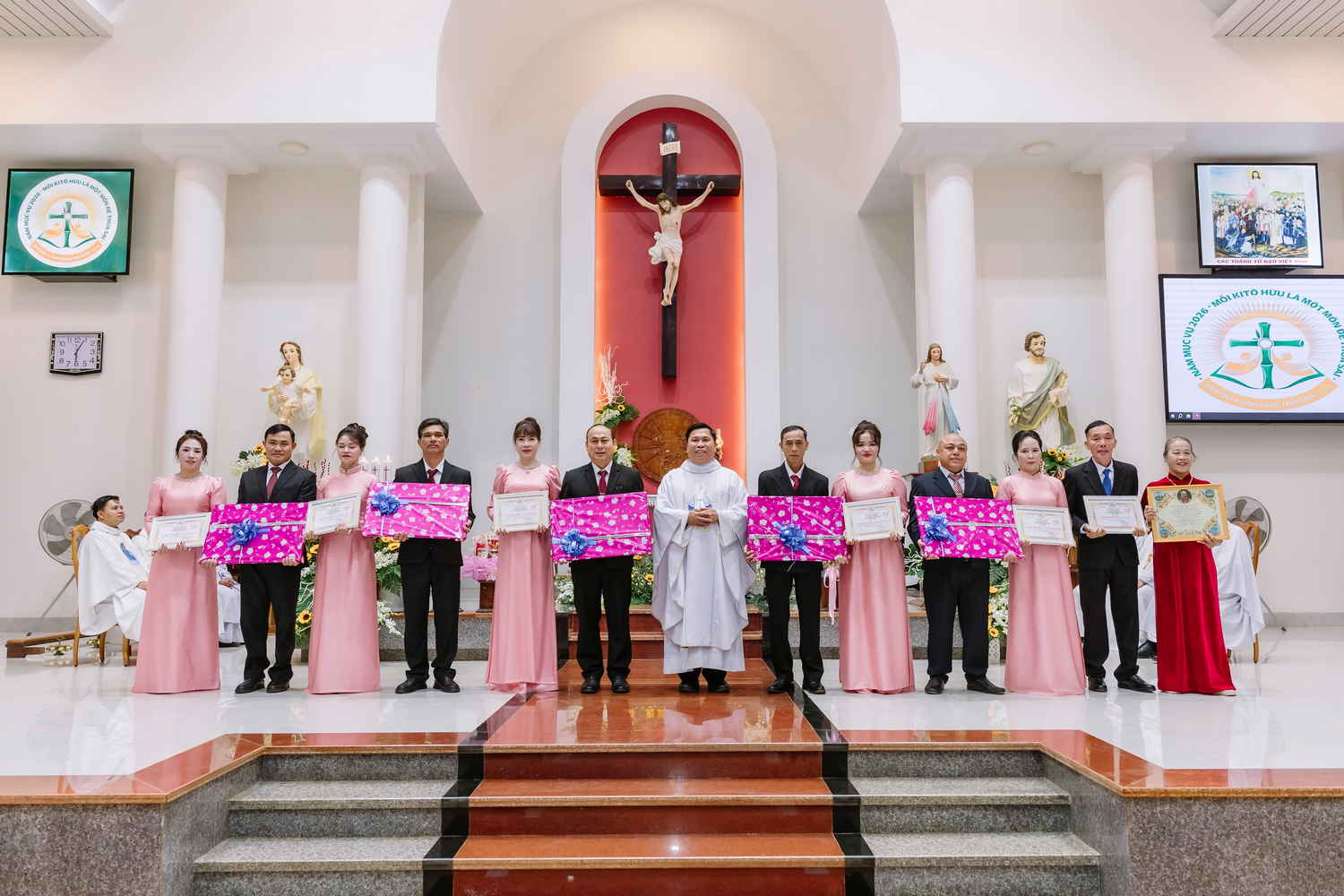 Giáo xứ Vinh Hương: Thánh lễ tạ ơn mừng Ngân Khánh Hôn Phối 2026