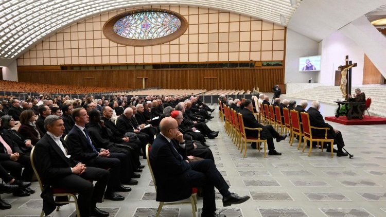 Cha Pasolini: “Đừng dùng những điều thuộc về Thiên Chúa để tìm kiếm sự chấp thuận và công nhận”