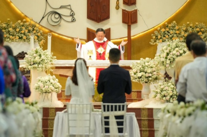 Dự lễ cưới, lễ an táng vào ngày Chúa nhật