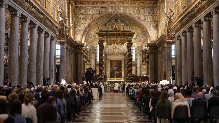 ĐHY Giovanni Battista Re chủ sự Thánh lễ giỗ đầu Đức Giáo hoàng Phanxicô tại Vương cung Thánh đường Đức Bà Cả, Roma, ngày 21.04.2026.