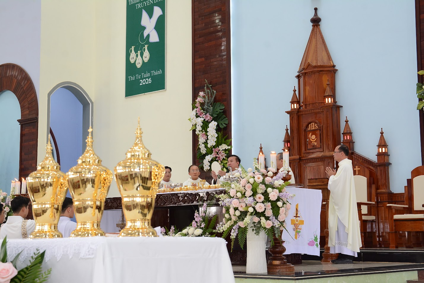 Giáo phận BMT: Thánh Lễ Làm Phép Dầu 2026