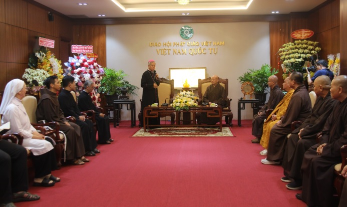 Phái đoàn Tòa Tổng Giám mục TGP TPHCM chúc mừng Đại lễ Phật Đản