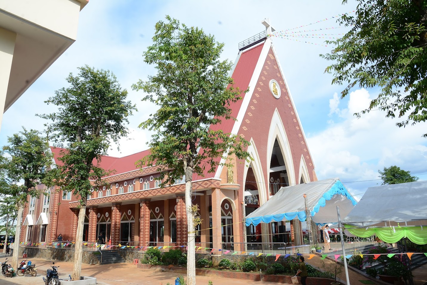 Thánh Lễ Tạ Ơn: Khánh thành Nhà Thờ Bom Bo