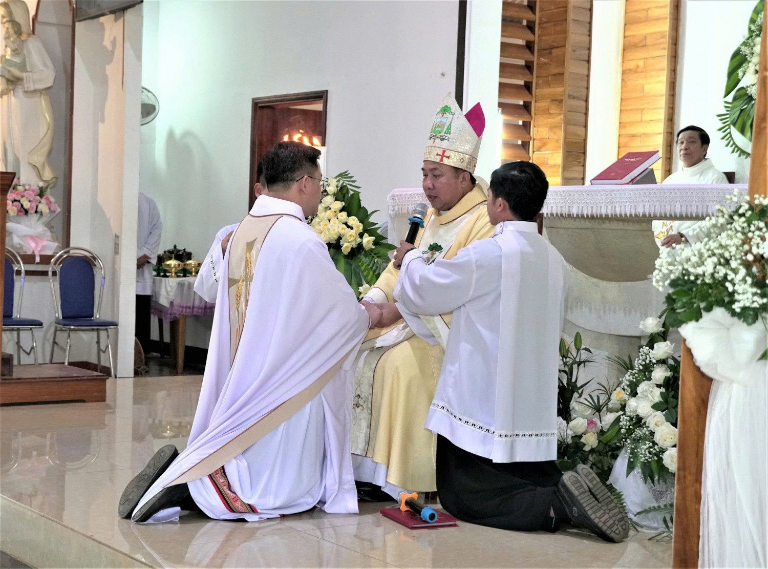Cha Phêrô Vũ Đức La San nhậm chức Quản xứ Phú Xuân