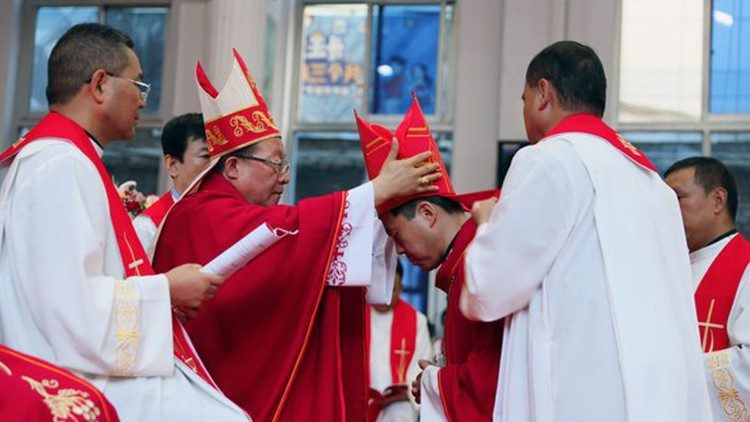 Một lễ truyền chức giám mục tại Trung Quốc