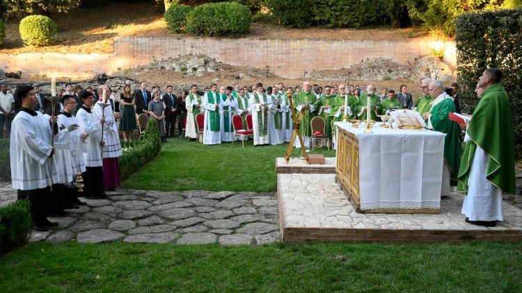 Đức Thánh Cha Lêô XIV cử hành Thánh lễ tại Borgo Laudato si, ngày 01.09.2026.