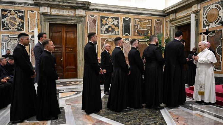 Đức Thánh Cha gặp gỡ các chủng sinh ĐCV Giáo hoàng miền Puglia “Piô XI” và ĐCV Giáo phận Aversa tại Vatican, ngày 03.09.2026.