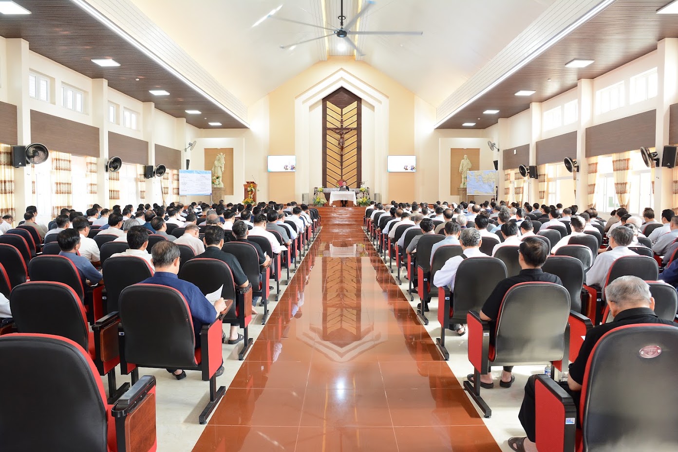Giáo phận BMT: Linh mục đoàn Tập huấn về Hiệp hành -ngày thứ I